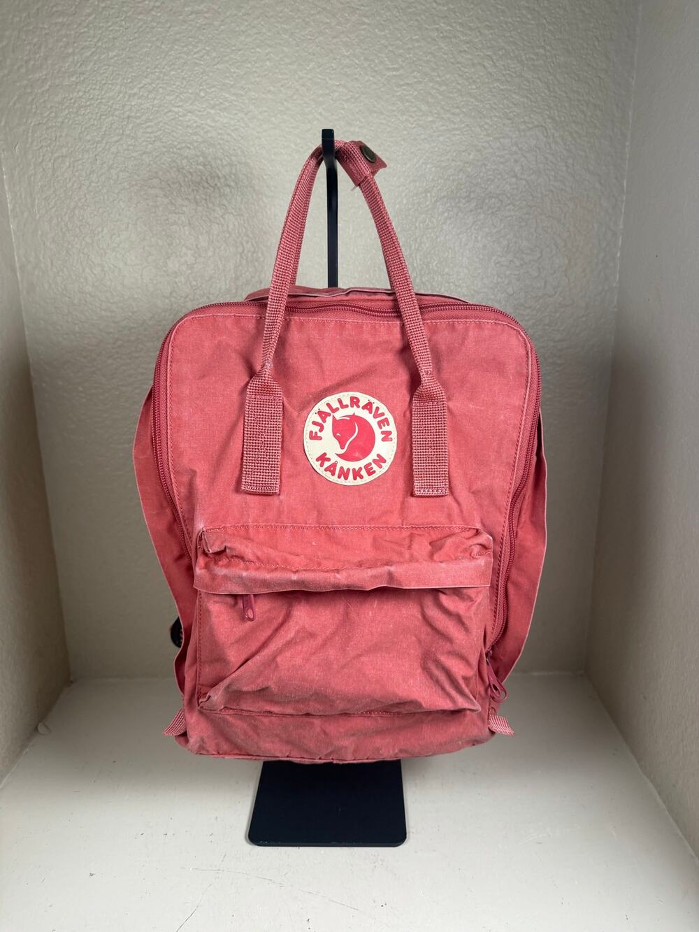 Fjallraven Classic Kanken Backpack Dahila good used condition